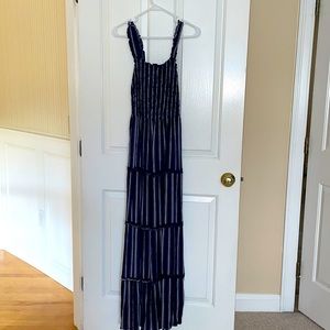 Like new maxi dress worn 1x sz. Small